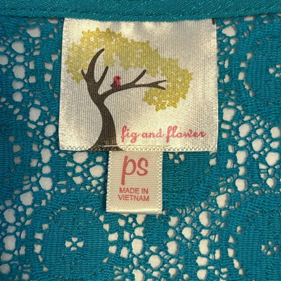 Fig and Flower Embroidered Sleeve Turquoise Flowy Rayon VNeck Lightweight Sz PS - Picture 13 of 15